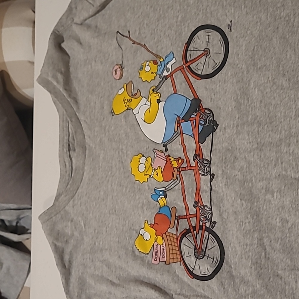 A kids gray, Simpson t-shirt